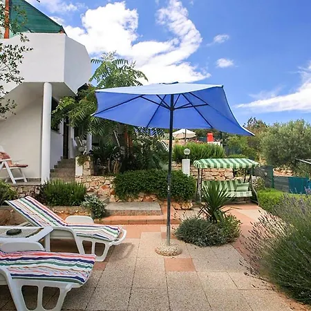 2 Bedroom Gorgeous In Lägenhet *