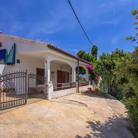 2 Bedroom Gorgeous In Gdinj